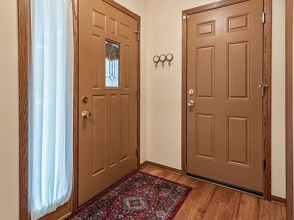 4th image of 652 Krenz Ave