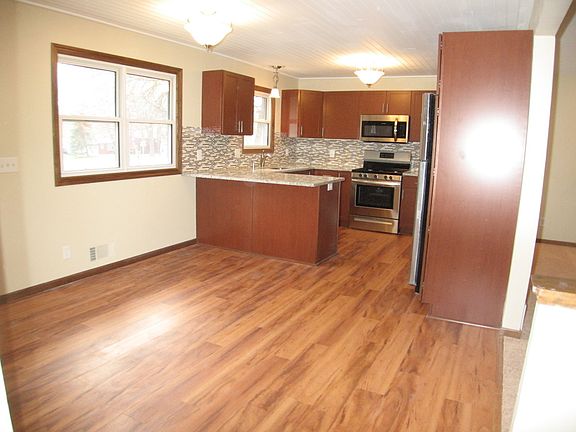 3rd image of 12857 Pierce Pl NE