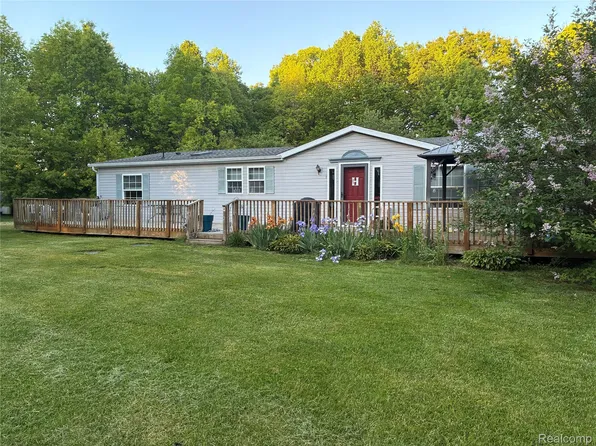 9386 Henderson Rd, Otisville, MI 48463