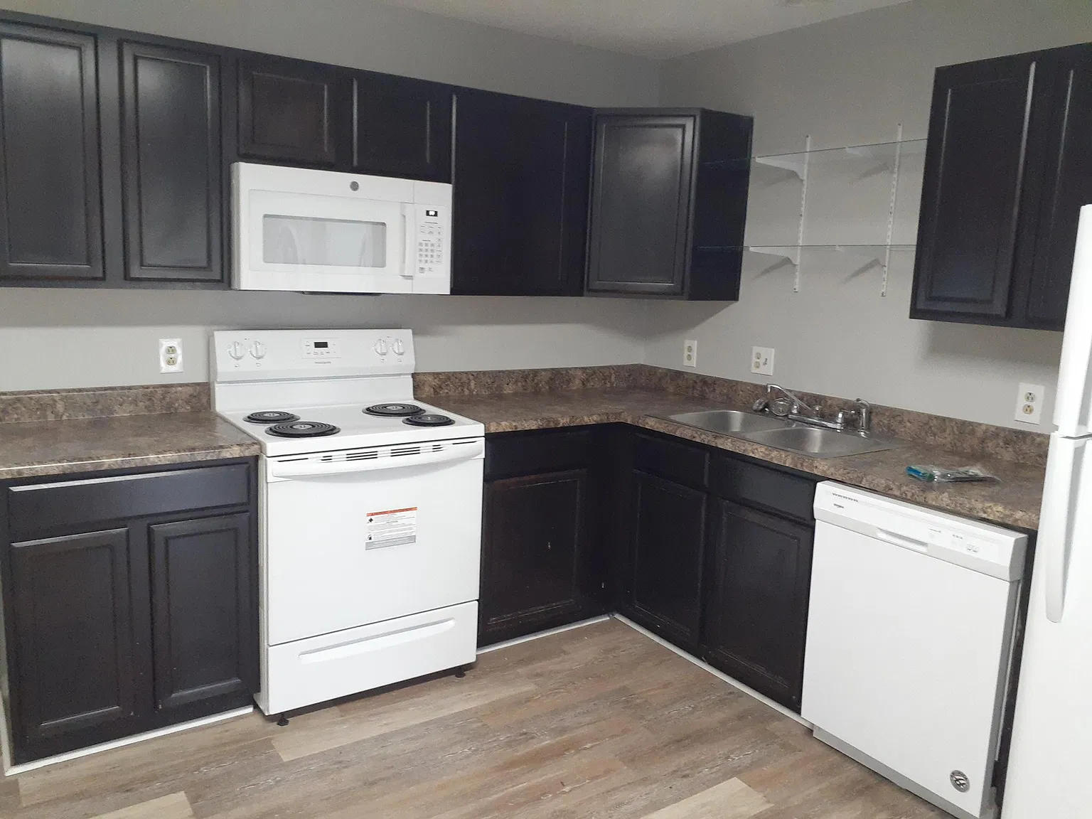 2 bed, 825 sqft, $1,600 — Photo 3