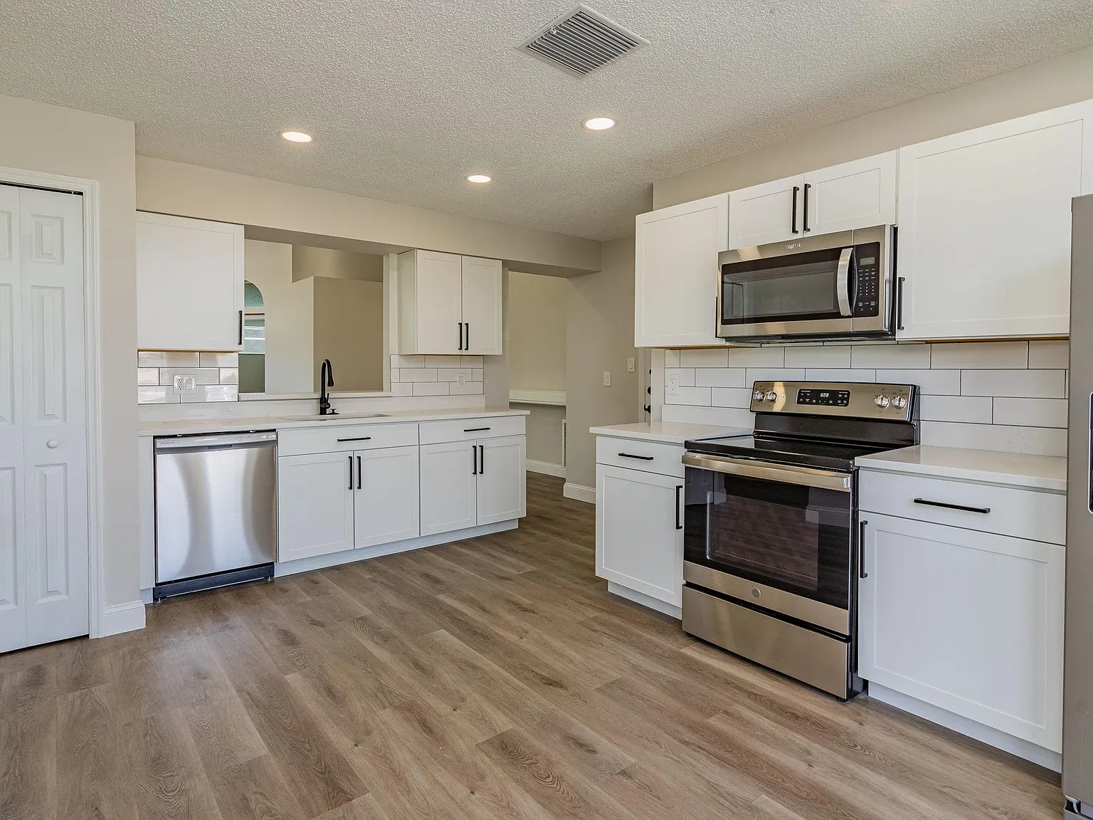 3 bed, 1557 sqft, $2,700 — Photo 4