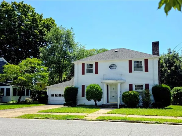 44 Betsey Williams Dr, Cranston, RI 02905