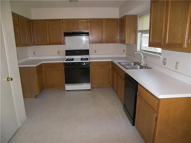 8313 Columbia Falls Dr — Photo 2