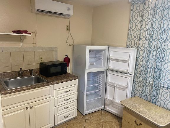 5th image of 6916 W Clifton St #1