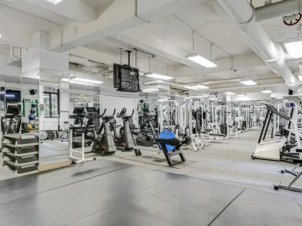 320 East 42nd Street image 12 of 13