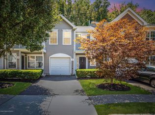 3 Sunningdale Cir, Manalapan, NJ 07726