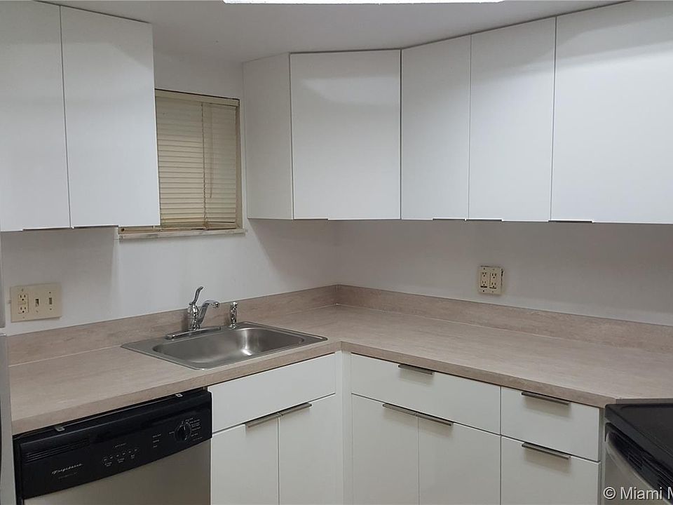 1st image of 8245 Lake Dr APT 106