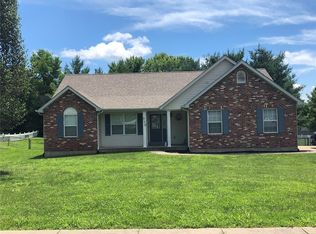 710 Summit Park Dr, Pacific, MO 63069