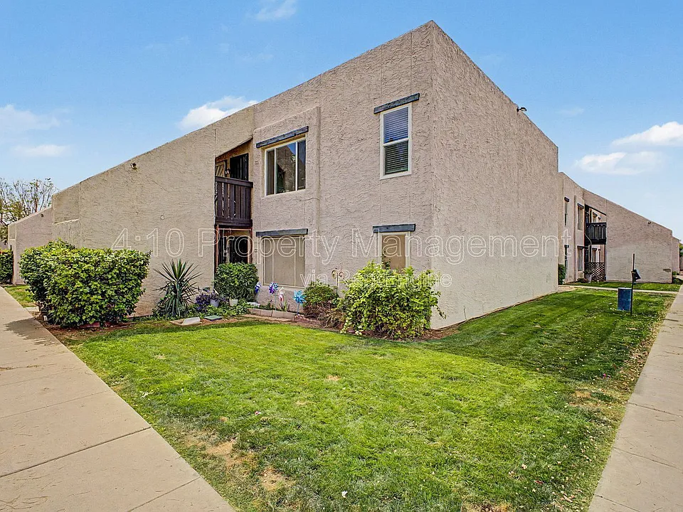 1927 E Hampton Ave #256