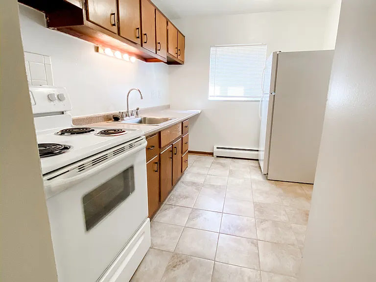 Hallwood Manor Apartments — Photo 20