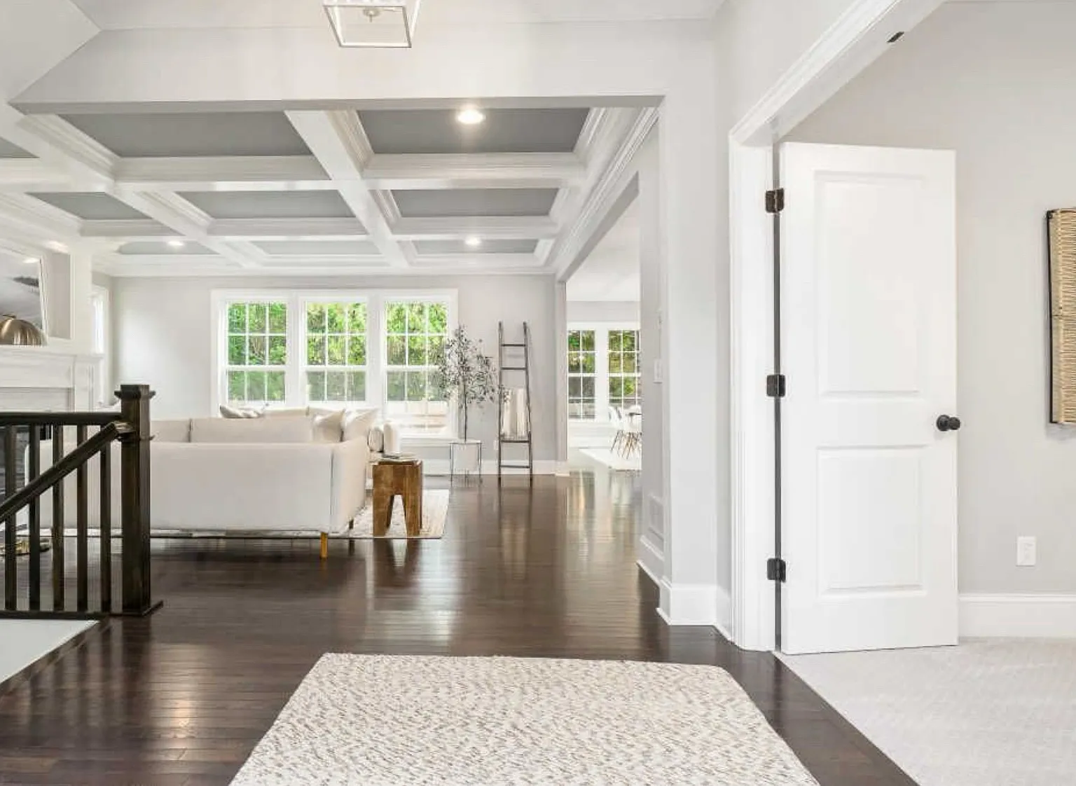 6 bed, 4.5 bath, 3840 sqft, $5,650 — Photo 2