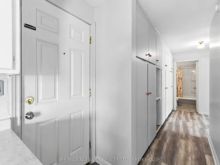 27 Main St #5 — Photo 4