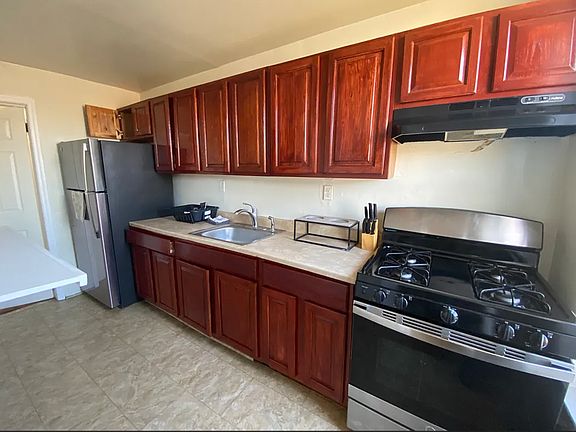3rd image of 253 Bainbridge St #3