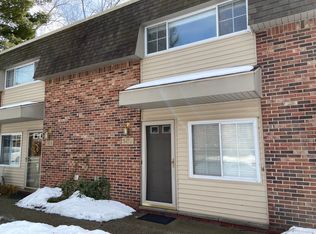 547 Longshore Dr APT A, Ann Arbor, MI 48105