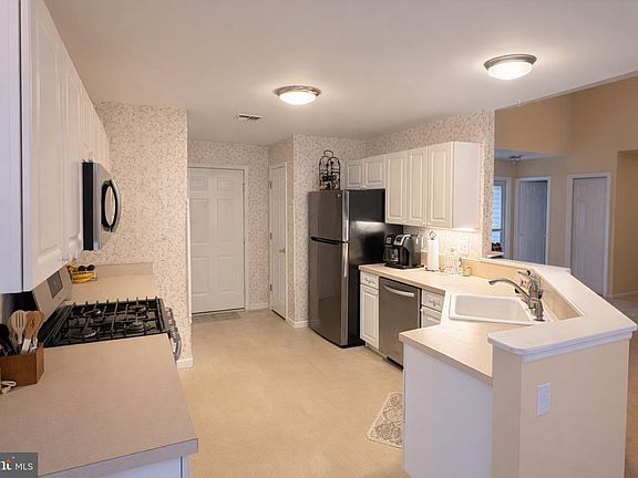 4th image of 1751 Breakers Dr