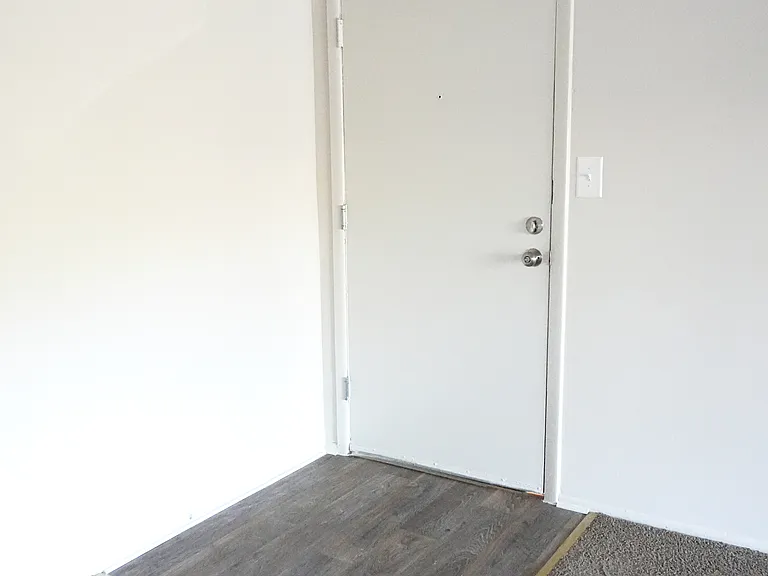 Edmondson Park Apartments — Photo 29