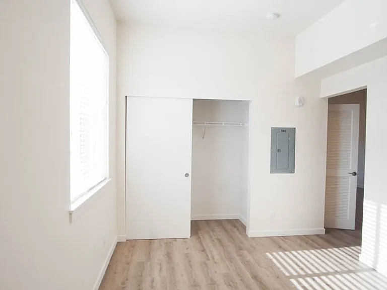 6015 S Virginia Ave #301 — Photo 10