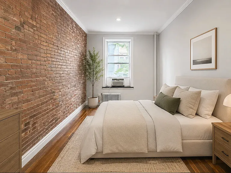 560 Hudson St #4 — Photo 2