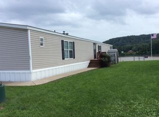 23 Edgewater Dr, Poca, WV 25159