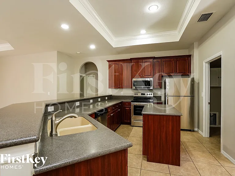 1005 Henry Ave — Photo 4