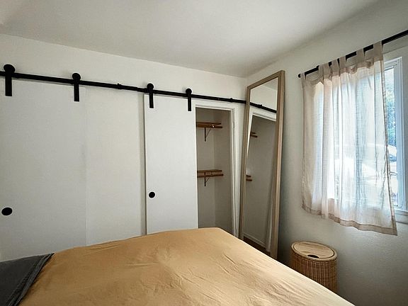 3rd image of 1408 1/2 Silver Lake Blvd