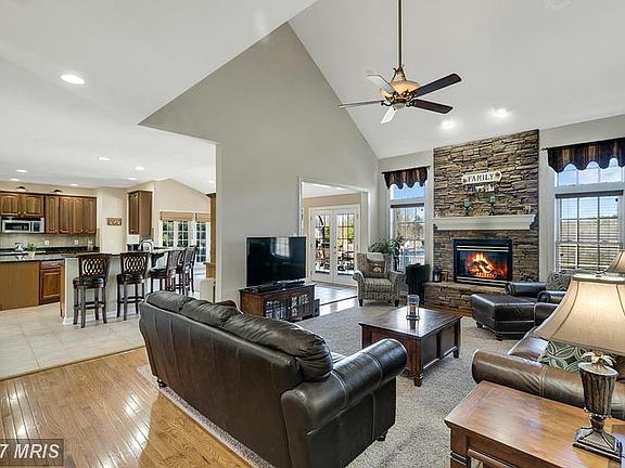 4th image of 6294 Robin Ln
