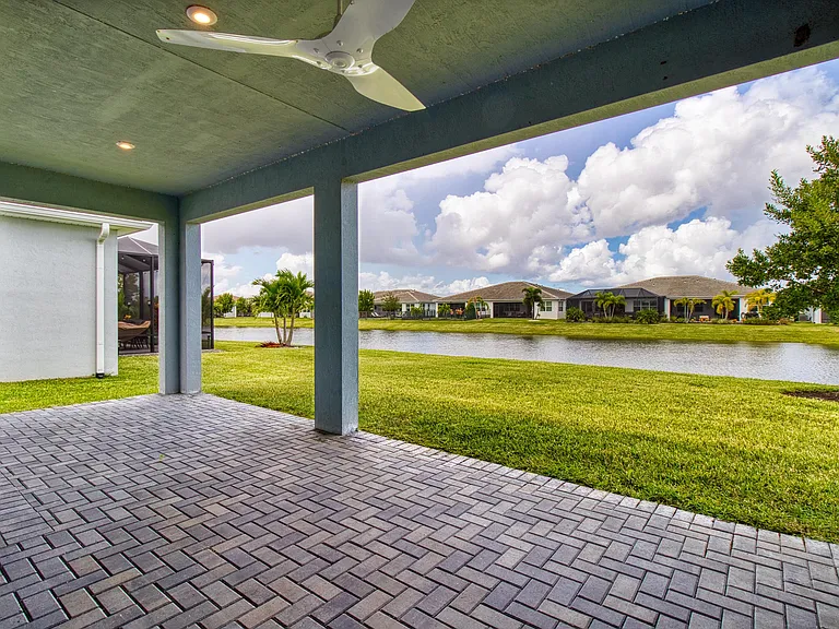 10407 SW Aquila Way — Photo 37