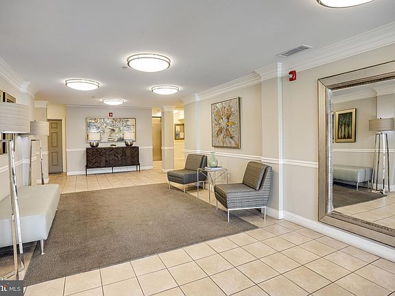 3rd image of 2101 N Monroe St APT 306