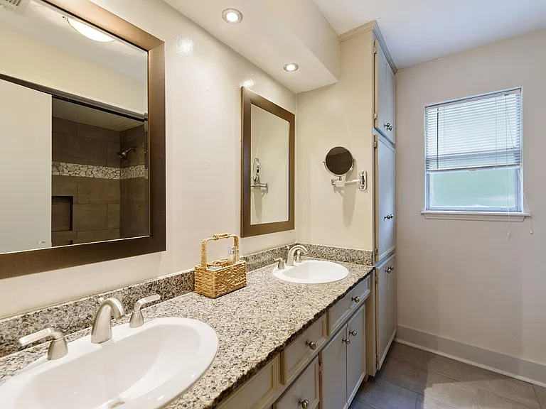 2824 S Logrun Cir — Photo 40