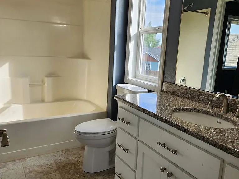 1592 Kingston Way — Photo 23