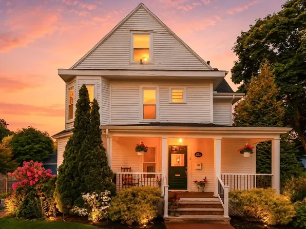 3 Franklin Ter, Melrose, MA 02176