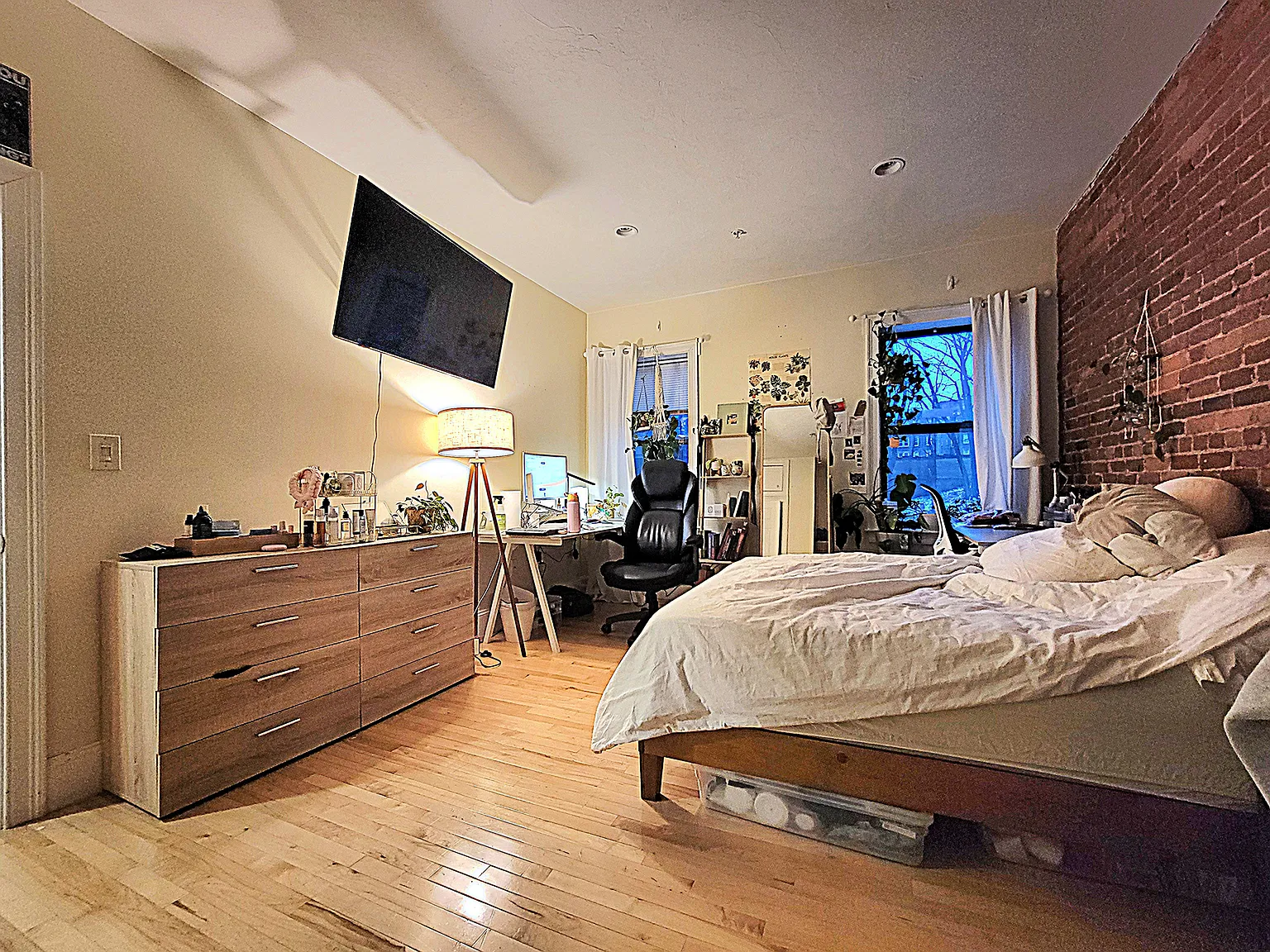 3 bed, 1200 sqft, $6,200 — Photo 3