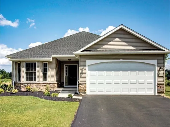 78 Lincolnshire Dr, Lockport, NY 14094