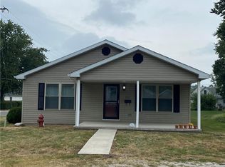 721 Elm St, Paris, IL 61944