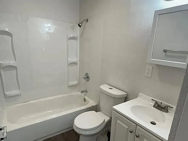 1515 Andrews Dr — Photo 9