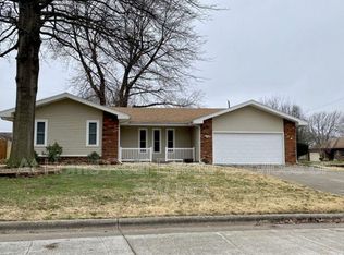 734 E Redwood St, Springfield, MO 65807