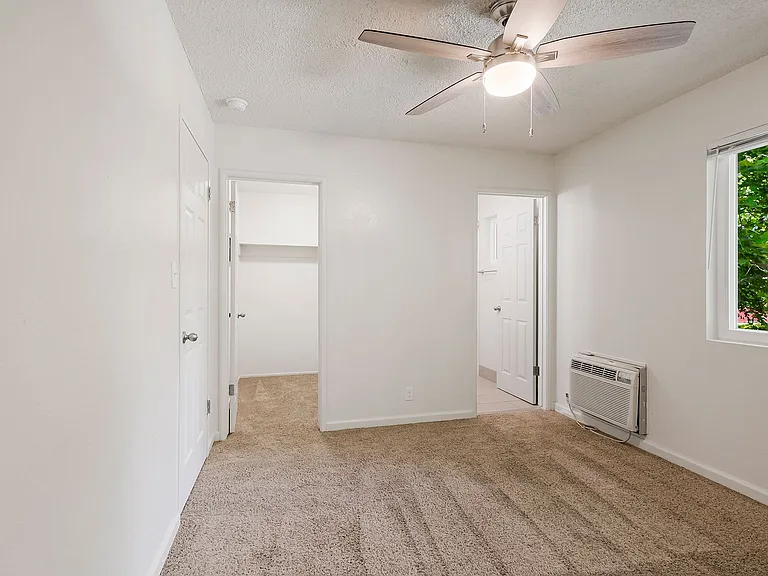 348 W Sacramento Ave — Photo 9