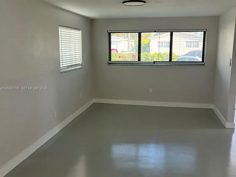 490 NE 170th St — Photo 3