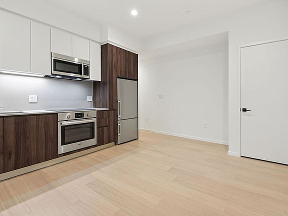 3rd image of 424 M St NW #2