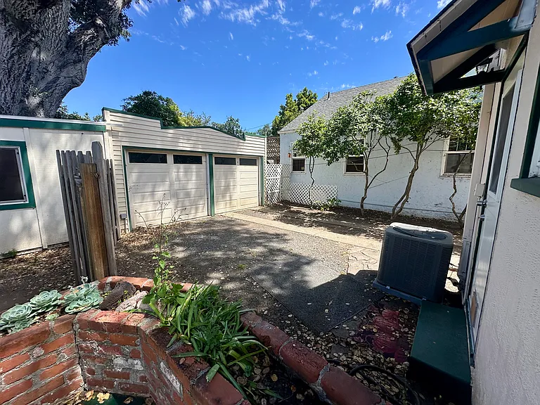 914 Slater St — Photo 17