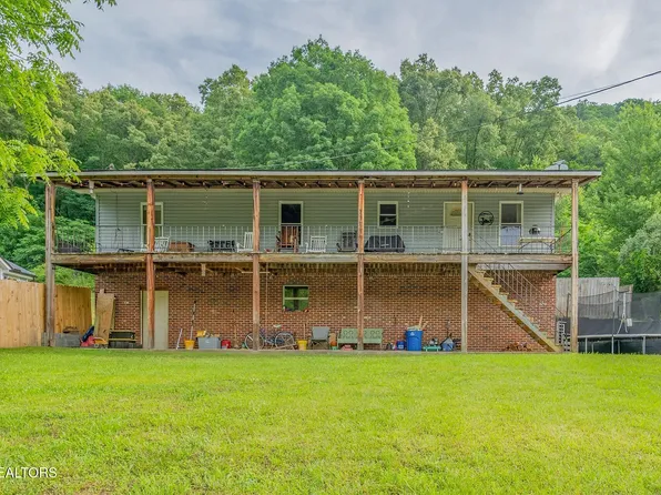 222 Walden Ave, Oliver Springs, TN 37840
