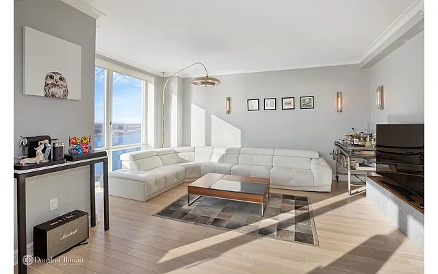 Rented by Douglas Elliman | media 19