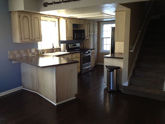 2nd image of 135 E 16th St