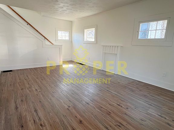 4th image of 30 Redwood Ave