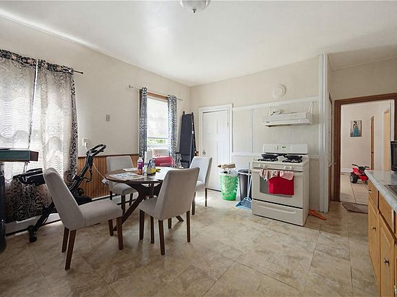 4th image of 299 Manton Ave