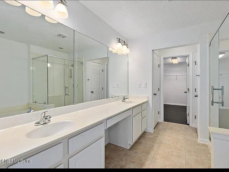 11187 Castlemain Cir W — Photo 20