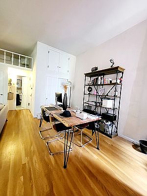3rd image of 122 W 74th St #2R