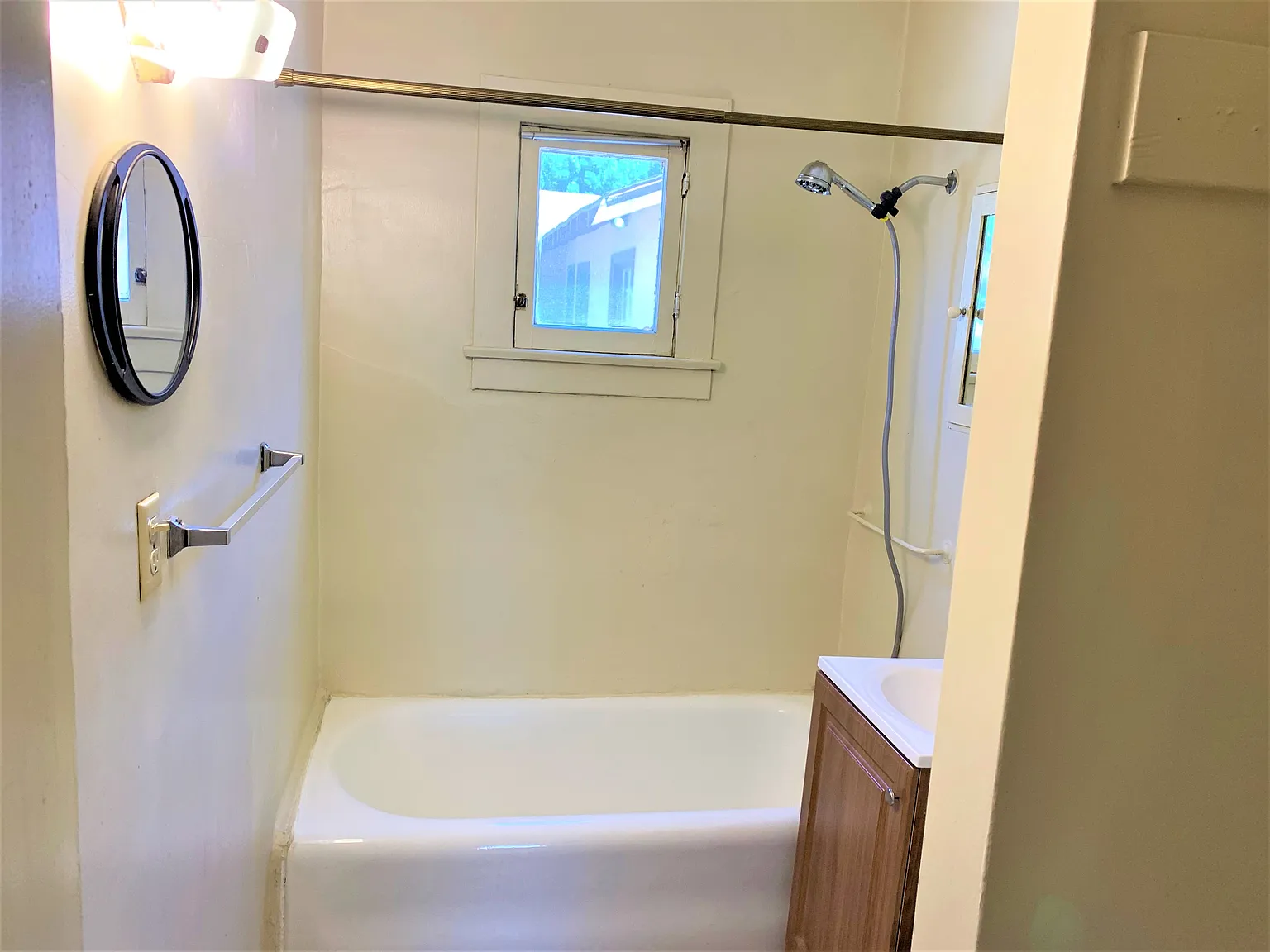 Studio, 350 sqft, $1,295 — Photo 3