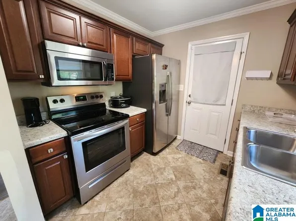 2846 Brooklane Dr, Hueytown, AL 35023