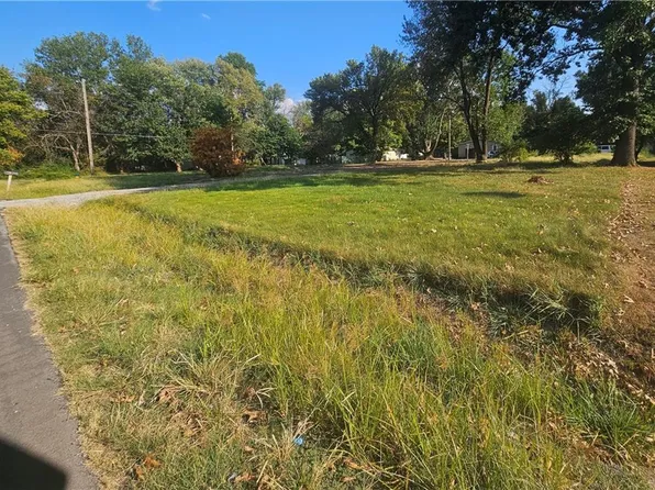 544 E 24th St, Pittsburg, KS 66762